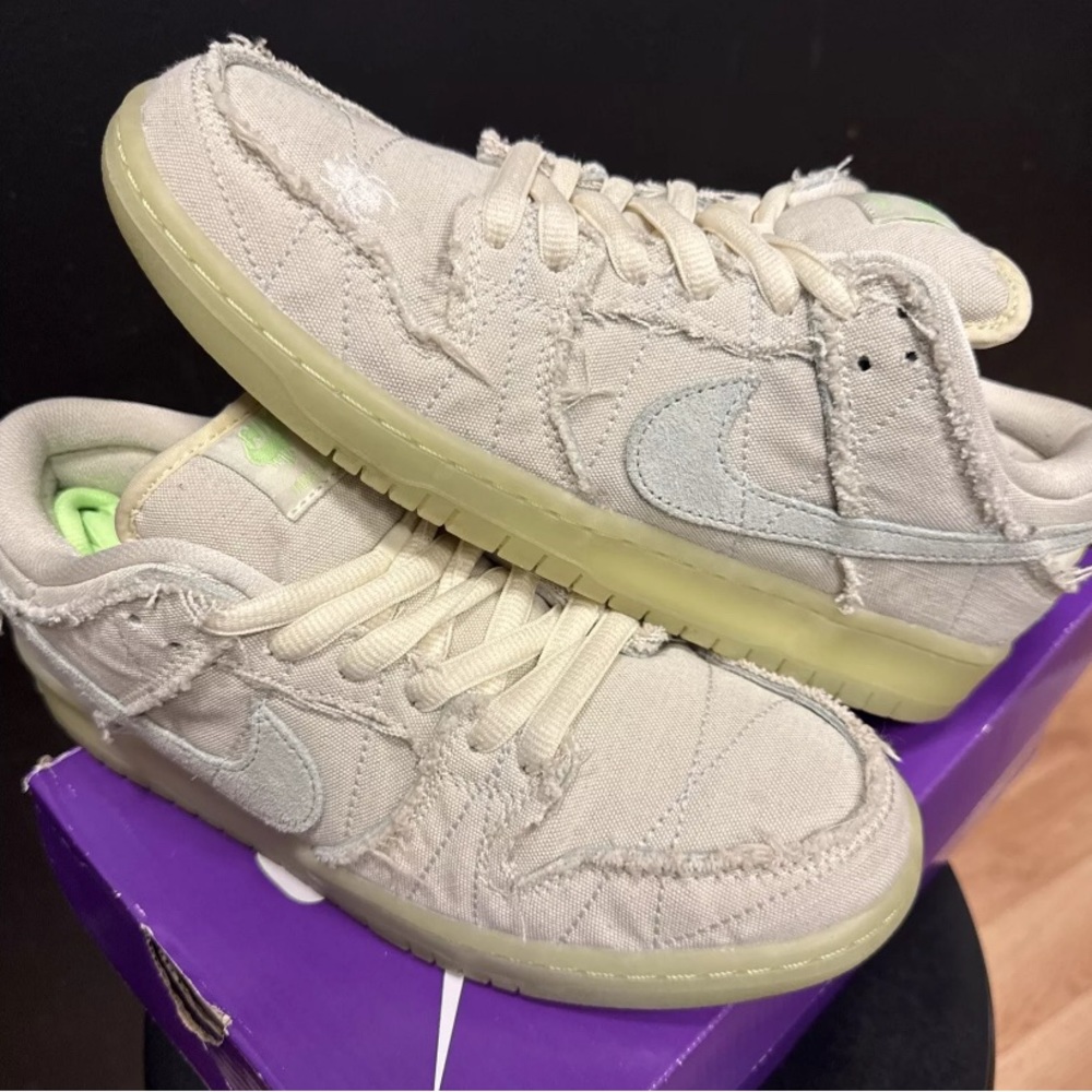 Nike Mummy Dunk in Cream and Light Green Size 9 Excellent Condition (No Box)